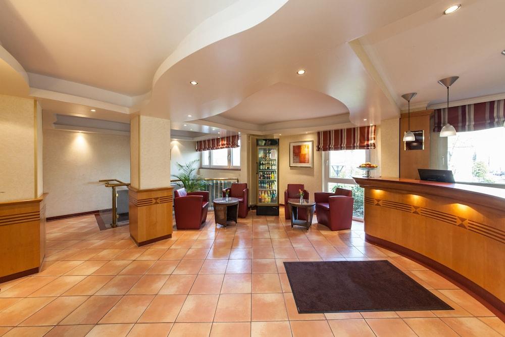 Garden Hotel 3*